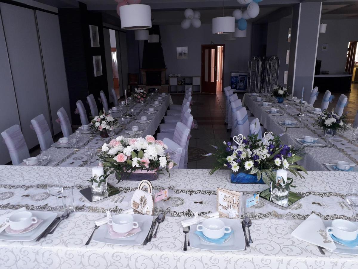 Hotel Gregor Pszczółki Екстериор снимка